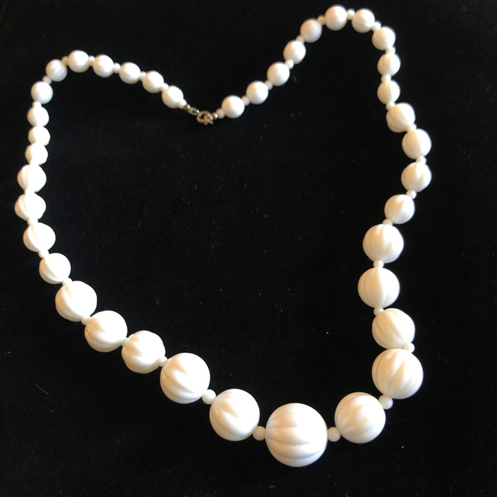 Elegant Vintage White Beaded Necklace